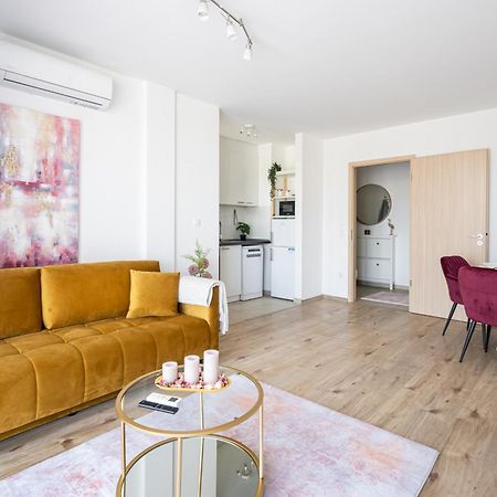 All You Need In Bp - Garage, Terraces, Aircon Budapest Bagian luar foto
