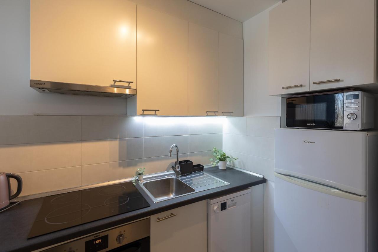All You Need In Bp - Garage, Terraces, Aircon Budapest Bagian luar foto