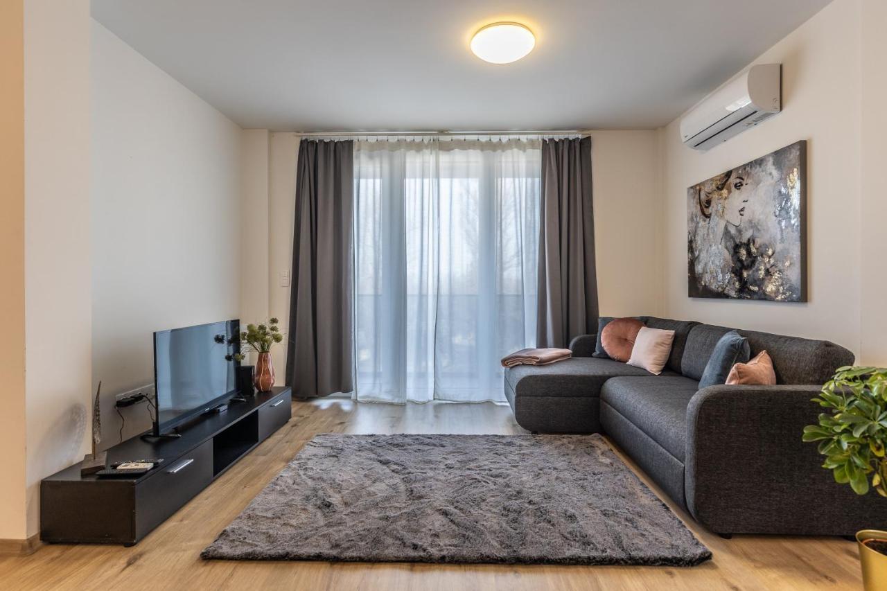 All You Need In Bp - Garage, Terraces, Aircon Budapest Bagian luar foto