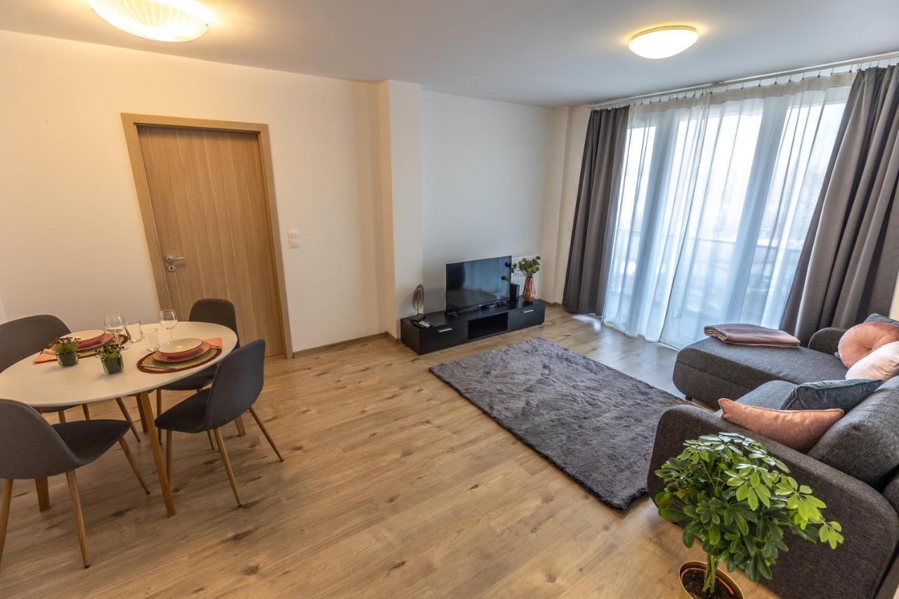 All You Need In Bp - Garage, Terraces, Aircon Budapest Bagian luar foto