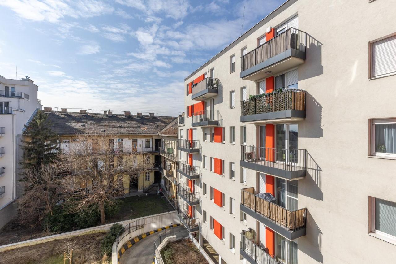 All You Need In Bp - Garage, Terraces, Aircon Budapest Bagian luar foto